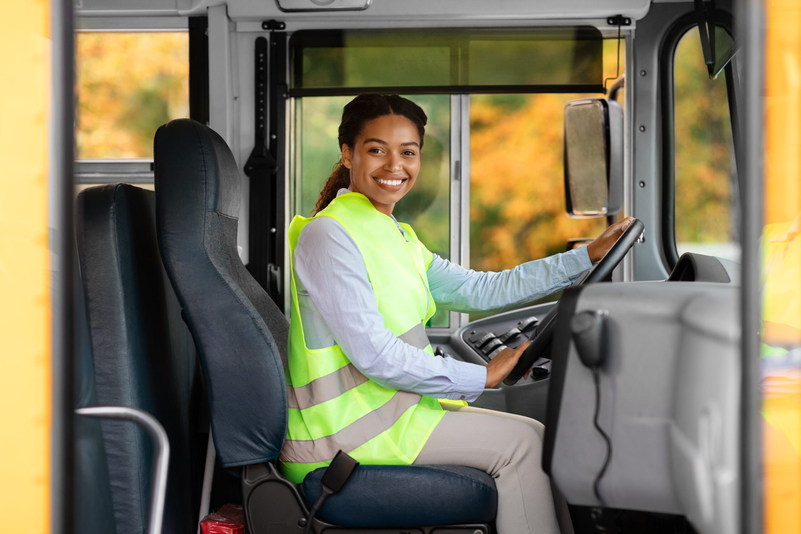 mulher dirigindo Transporte de Passageiros
